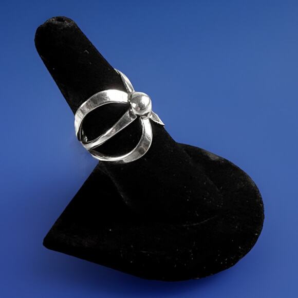 Sterling Silver 925 Bow Knot Ring Size 8 Vintage Modernist Ribbon Statement - Picture 2 of 6